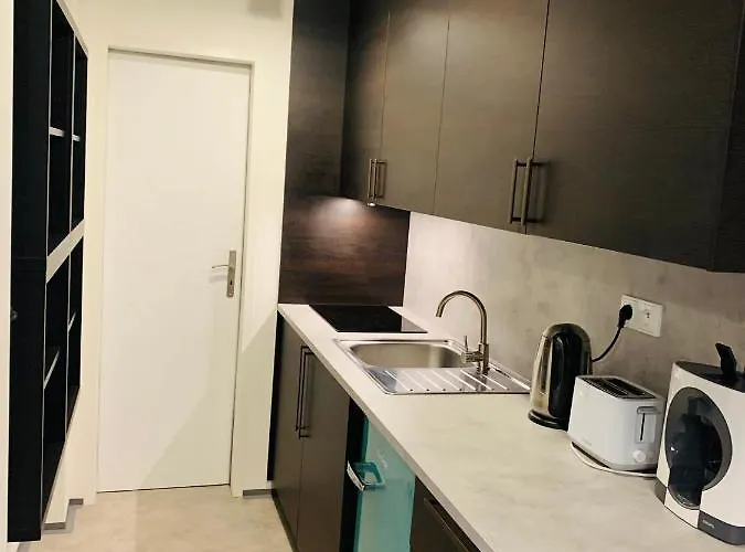 Cozy Friendly Place With Free Parking 아파트 *