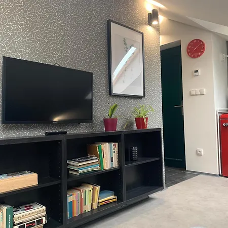 Cozy Friendly Place With Free Parking Apartament *